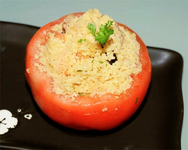tomate_coscous-00 Tomate relleno con cusc&uacute;s - Las Otras Recetas
